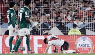 Jugador de River Plate lamentando la derrota.