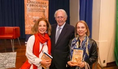 Lola Castello, Carlos Roberto Pombo y Juliana Márquez. 