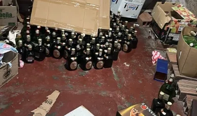 Las botellas incautadas.