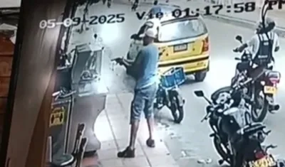 Momento en que dispararon al asadero de pollo.