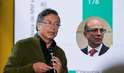 El Presidente Gustavo Petro y el magistrado electo Carlos Camargo.