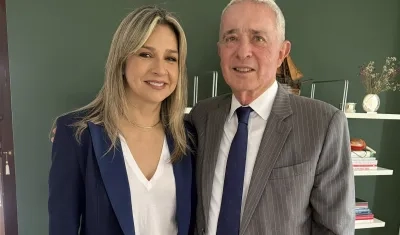 Vicky Dávila y Álvaro Uribe Vélez.