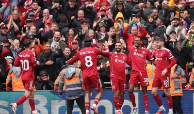 Jugadores del Liverpool celebrando uno de los goles.