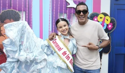 Checo Acosta y su hija Sharon Acosta, Reina del Carnaval de los Niños 2026.