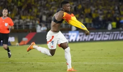 Jhon Córdoba festeja tras marcar el segundo gol de Colombia ante Bolivia.