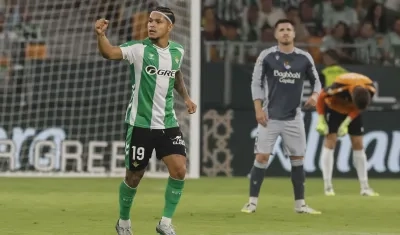 El colombiano 'Cucho' Hernández festeja su gol contra Real Sociedad. 
