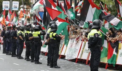 Protesta propalestina en la etapa 11 en Bilbao.