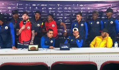 Los jugadores del Deportivo Pasto acompañaron en la rueda de prensa al técnico Camilo Ayala. 
