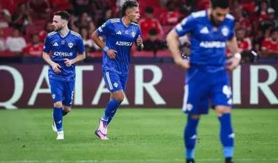 Camilo Durán (centro) tras marcar su gol ante el Benfica. 
