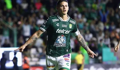 James Rodríguez celebra tras marcar de pena máxima para el León.