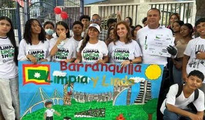 Grupo de participantes en la primera edición de ‘Barranquilla Limpia y Linda: Reto IED’.