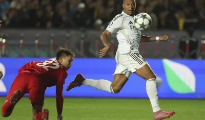 Kylian Mbappé en la jugada donde marcó el segundo gol del Real Madrid. 