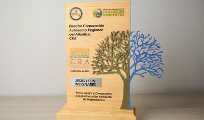 Reconocimiento entregado a la CRA. 