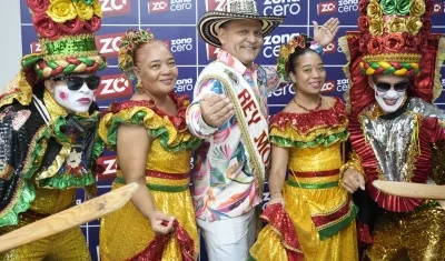 Rey Momo y parte del Congo Grande de Barranquilla. 