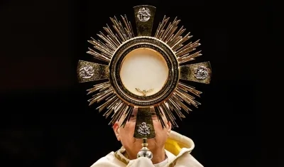 El Papa León XIV presidió la vigilia de oración y el rosario por la paz.