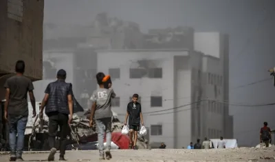 Humo tras ataque aéreo de Israel en Gaza.