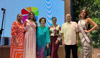 Madeleine Certain, gerente de proyectos especiales; Valentina Olano Wightman, Señorita Atlántico; Amalín de Hazbún  Erika Rohenes, presidenta ejecutiva de Ixel Moda; Juan Carlos Ospino, Secretario de Cultura; Valeria Lafaurie, Señorita Región Caribe.