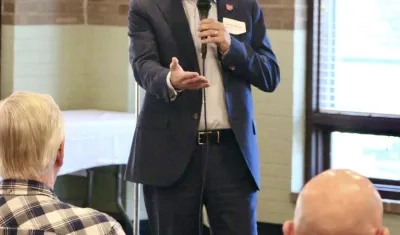 Senador estadounidense, Bernie Moreno.