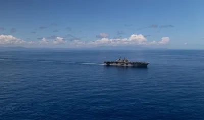 Buque USS Iwo Jima (LHD 7) navegando en el Mar Caribe.