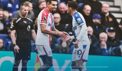 Daniel Muñoz celebrando su anotación.