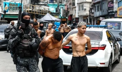 Algunos de los capturados en el operativo policial. 