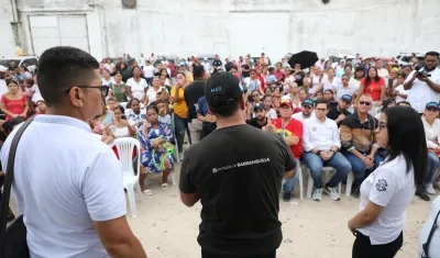 Alcalde Alejandro Char en el acto de primera piedra para el barrio Villanueva.