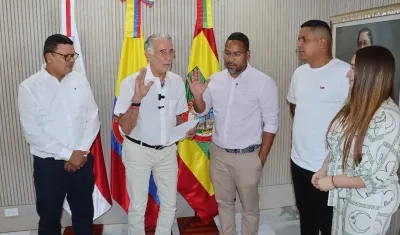 El Gobernador Eduardo Verano posesionando a Leyton Barrios como rector de la UniAtlántico. 