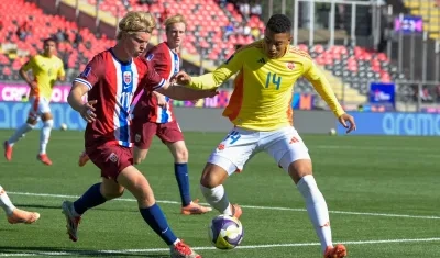 Jordan Barrera en una jugada en el partido ante Noruega
