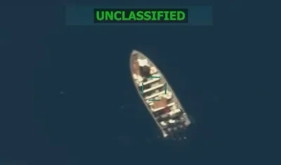 Lancha atacada en el Océano Pacífico.