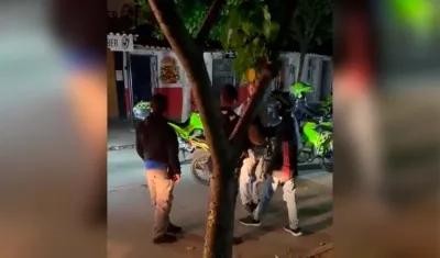 La Policía en el lugar donde ocurrió el accidente este lunes. 