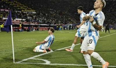 Celebración del gol de Mateo Silvetti, de Argentina, ante Colombia