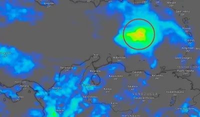 El círculo rojo es donde se encuentra actualmente la onda tropical. 