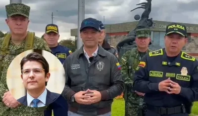 El almirante Francisco Cubides Granados, comandante de las Fuerzas Militares; el ministro de Defensa, Pedro Sánchez, y el director de la Policía, William Rincón.