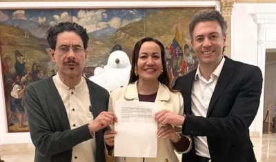 Los precandidatos presidenciales Iván Cepeda, Carolina Corcho y Daniel Quintero. 