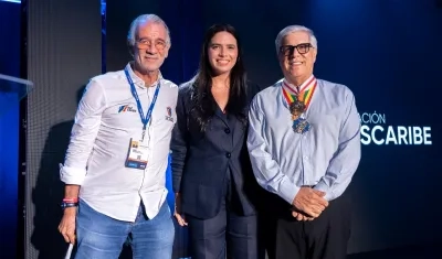 Gobernador Eduardo Verano; Diana Santiago, directora Fundación GasCaribe; y Ramón Dávila, gerente de Gases del Caribe.