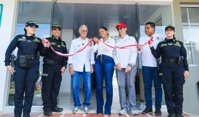 Gobernador Verano en la entrega de la nueva subestación de Policía en Puerto Giraldo, en Ponedera.