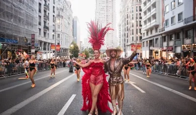 Reyes del Carnaval de la 44 durante el desfile.