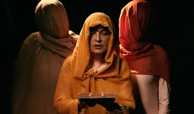 Dirigida y protagonizada por la actriz, cantautora y maestra Vicky Osorio.