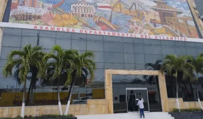 Fachada de la Asamblea del Atlántico. 