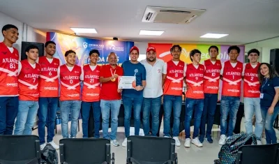 Integrantes de la selección Atlántico de baloncesto masculino, campeona nacional sub-17. 