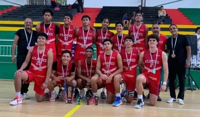 Selección Atlántico de baloncesto masculino sub–17, campeona nacional en Bucaramanga. 