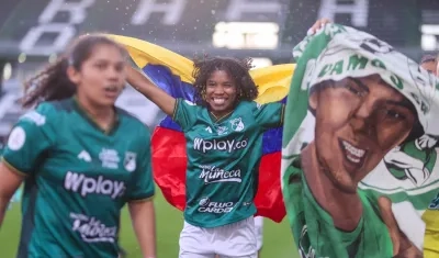 Jugadoras del Deportivo Cali celebran tras lograr el paso a la final de la Copa Libertadores femenina.