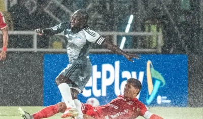 Yimmi Chará marcó un autogol ante América, el viernes en Palmira.