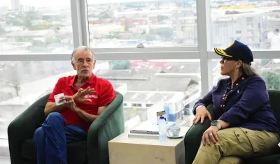 Eduardo Verano, gobernador del Atlántico, durante su reunión con Diana Olmos, delegada del Ministerio del Interior. 