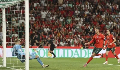 Cristiano Ronaldo marca su segundo gol ante Hungría. 