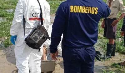 Autoridades en el levantamiento del cadáver de Marlon Pérez.