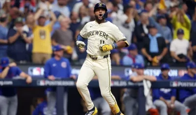 El venezolano Jackson Chourio tras conectar su jonrón de dos carreras en la cuarta entrada. 