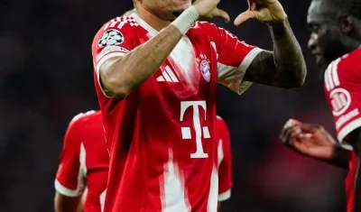 Luis Díaz celebra tras marcar el tercer gol del Bayern Múnich.