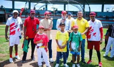 El gobernador Eduardo Verano asistió a la apertura en Manatí.