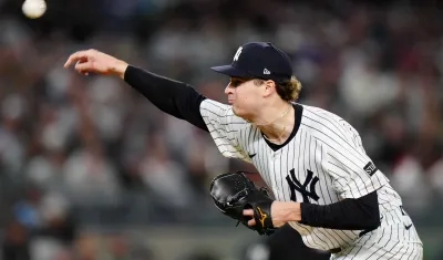 El novato Cam Schlittler se llevó la victoria al ponchar 12 bateadores de Boston en ocho entradas. 